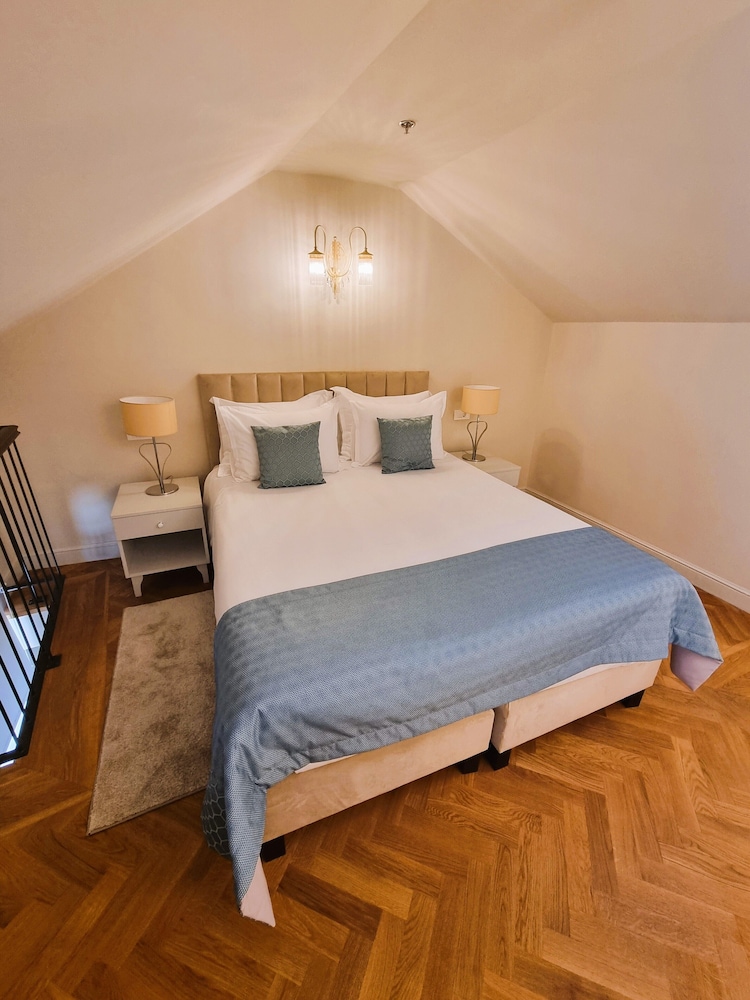 Gallery, Queen Bed، Heritage hotel Santa Lucia 2/3