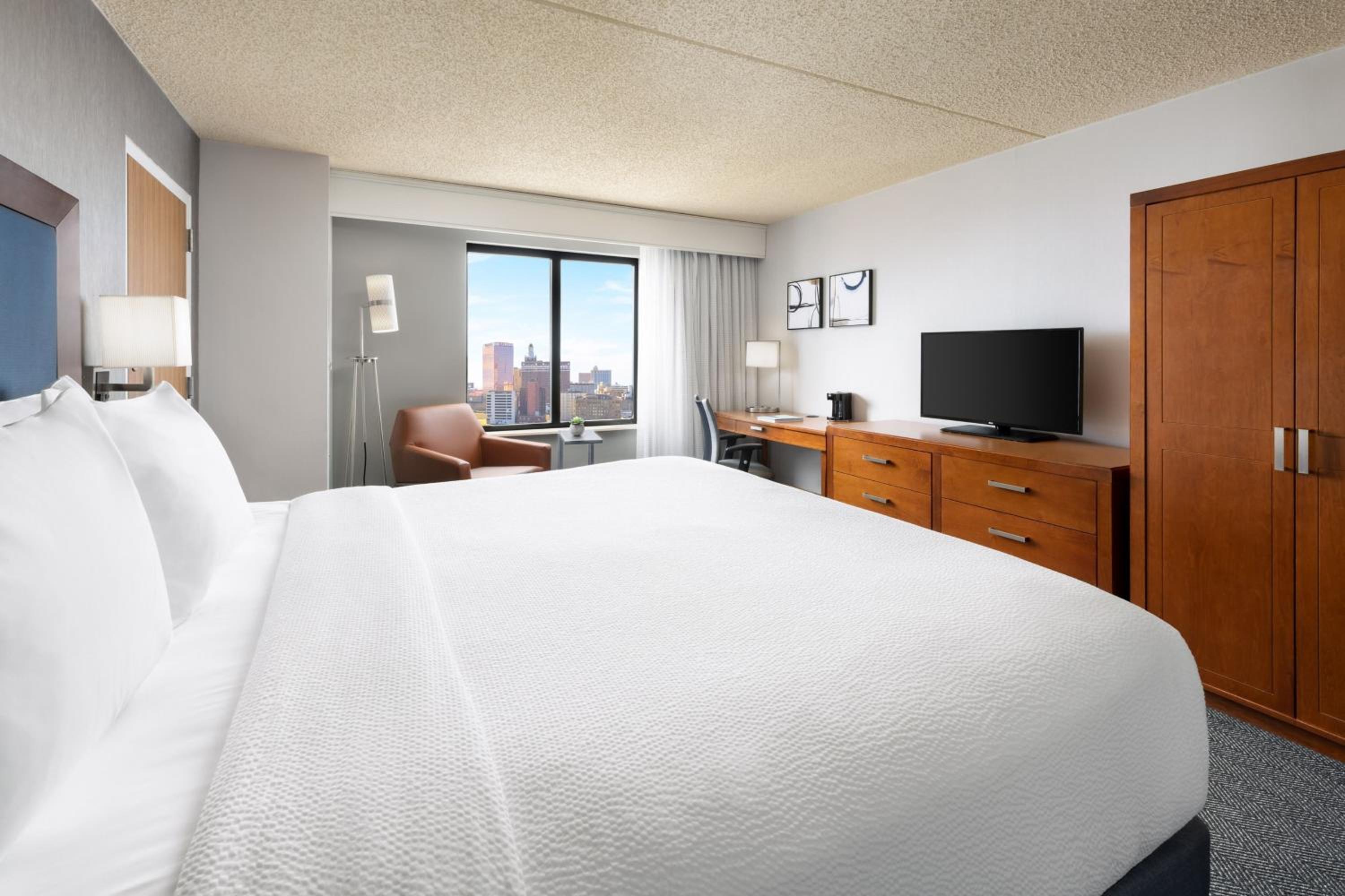 Room, King Bed, Bathtub, Accessible