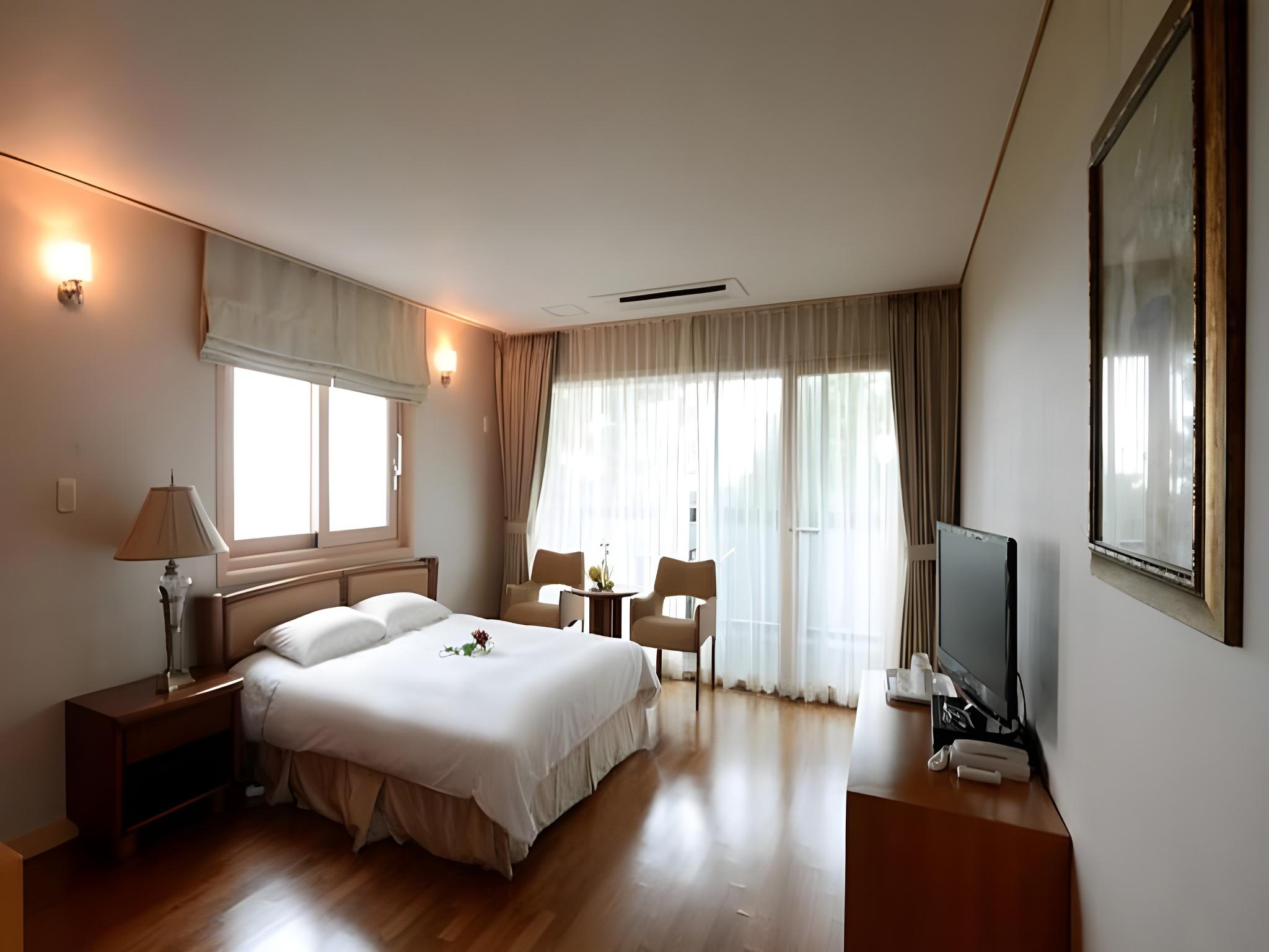 2 Bedrooms, 2 Queen Beds, Sea View