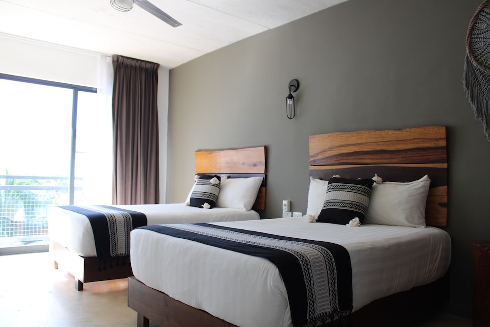 Sunday Hotel 52 at Playa del Carmen 18/50
