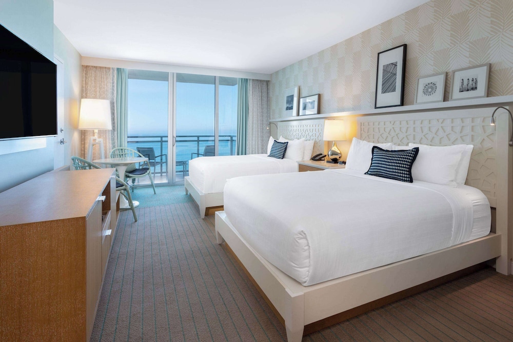 GRAND, 2 QUEEN BEDS, GULF FRONT