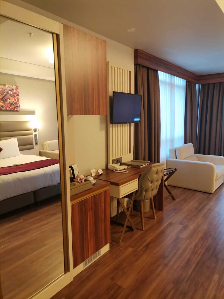 Golden Royal Hotel & Spa 20/50