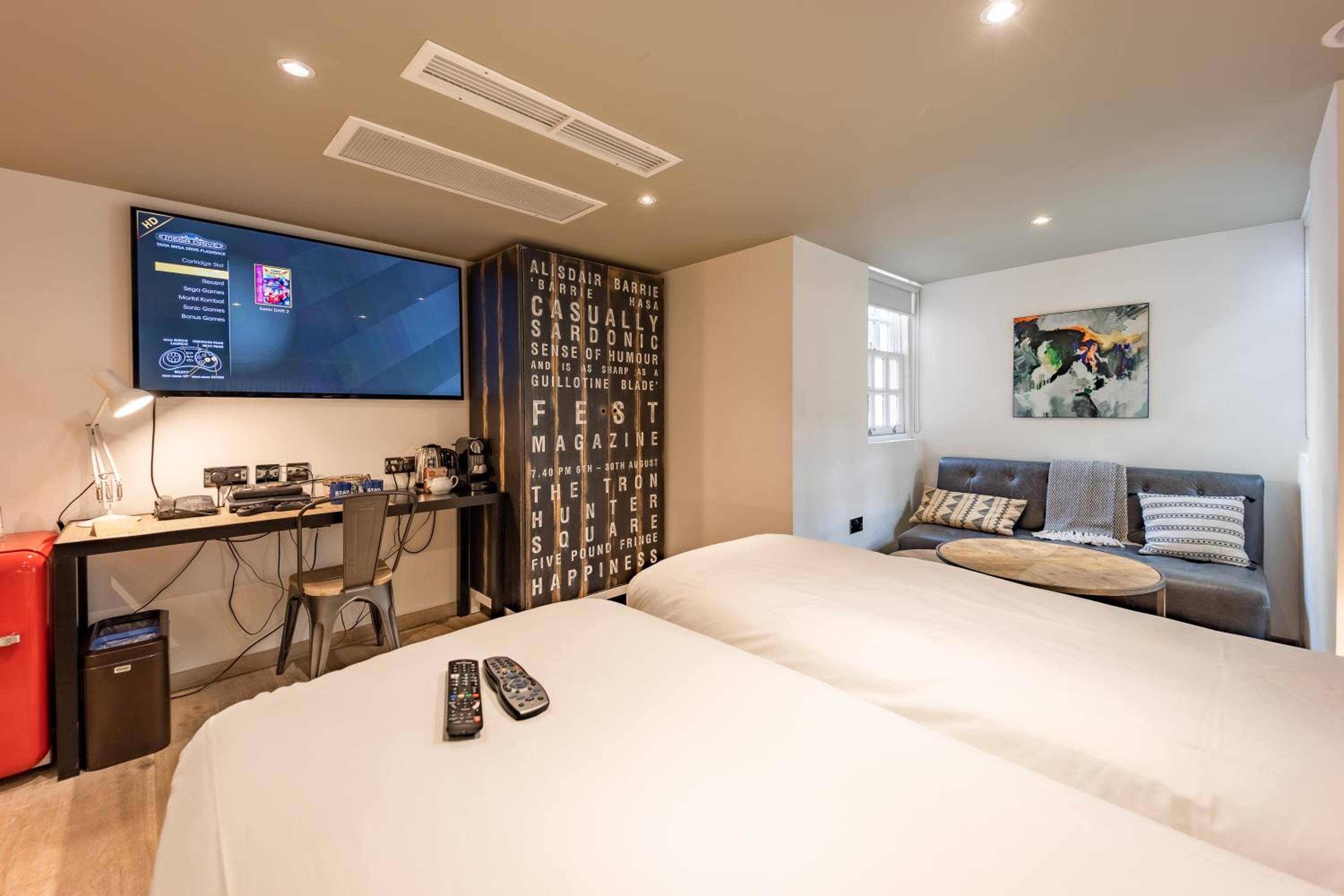 غرفة تنفيذية، Stay Central 2/3