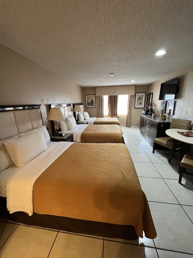 Quality Inn Suites Near the Border 32/67