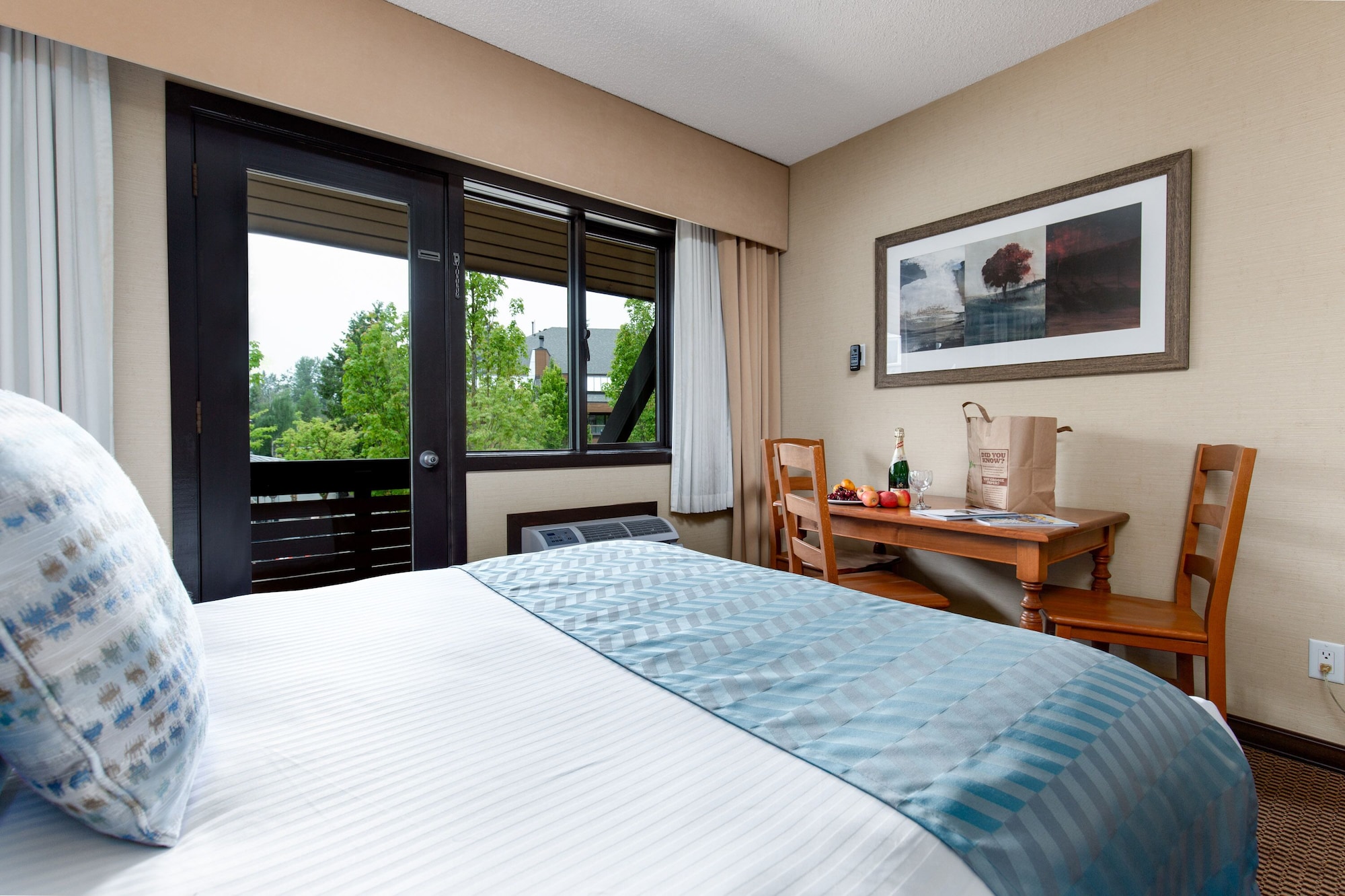 STUDIO, SUITE, QUEEN BED, SOFA, BALCONY