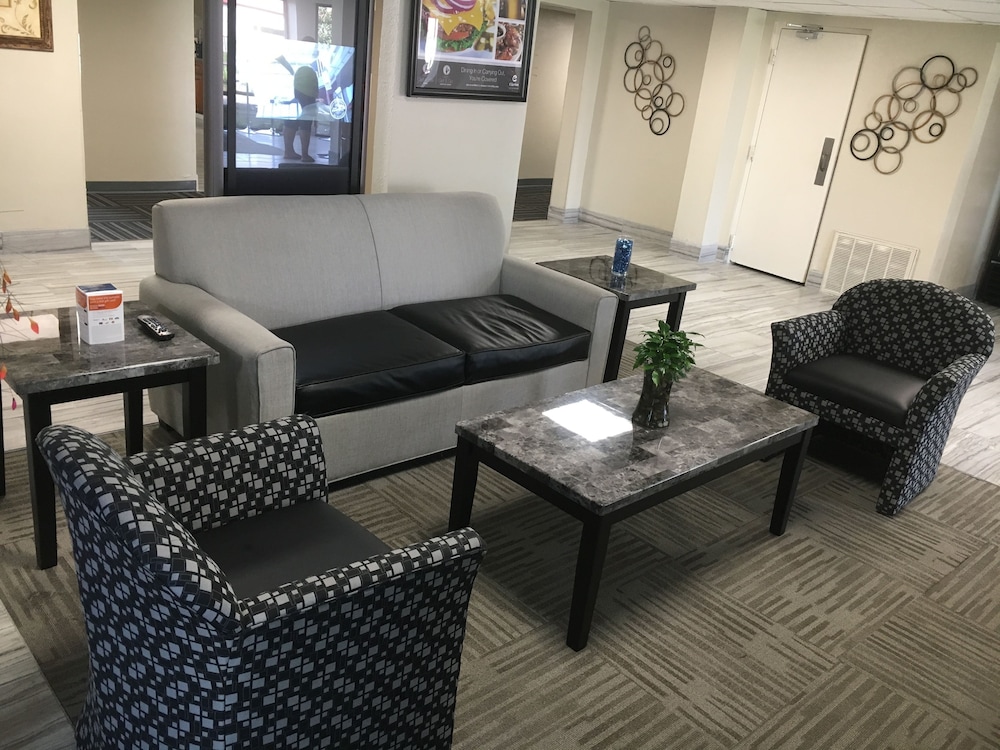 Quality Inn Pensacola, FL 23/36