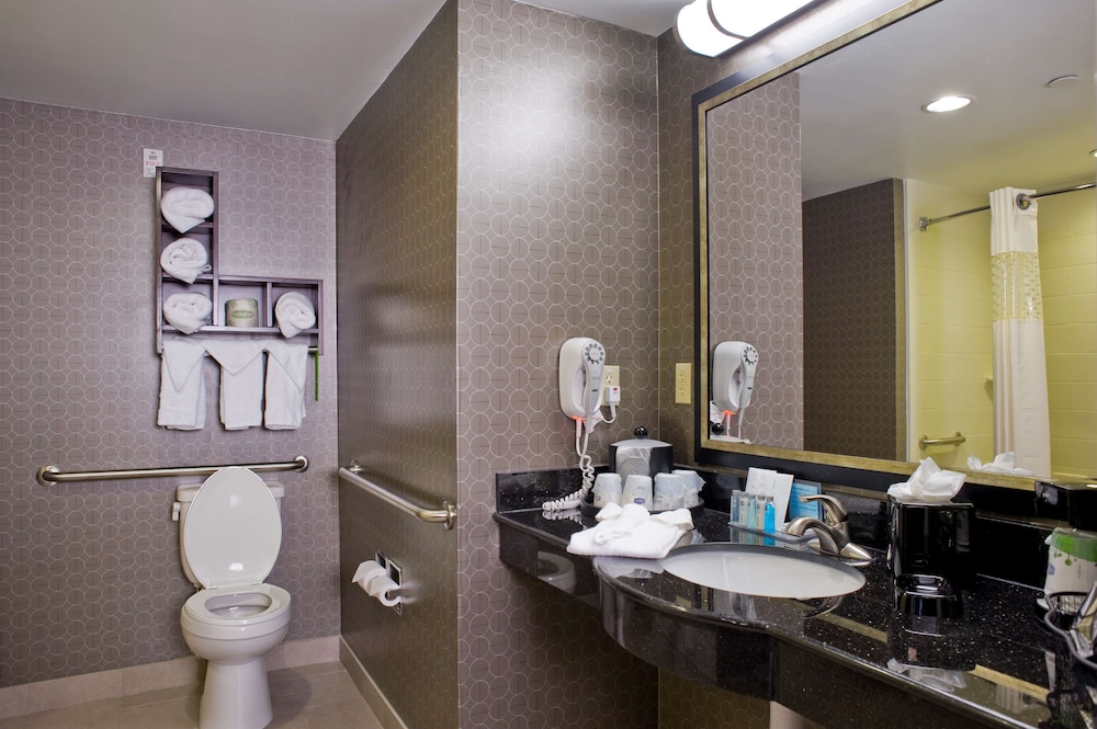 Hampton Inn and Suites Tupelo Barnes Crossing 17/50