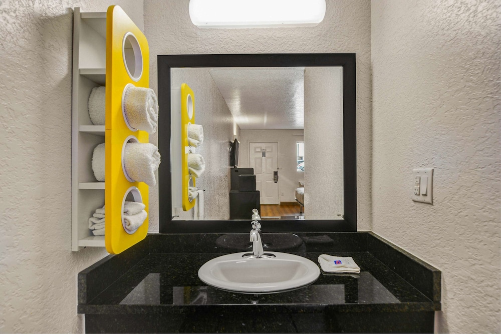Motel6 Moultrie, GA 59/62