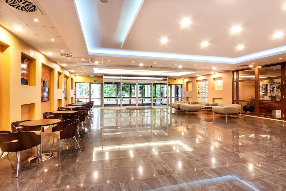Lobby at Qubus Hotel Legnica, LEGNICA