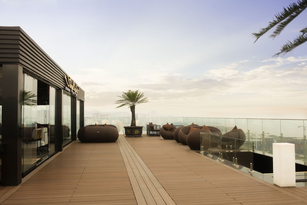 Central Luxury Ha Long Hotel 68/72