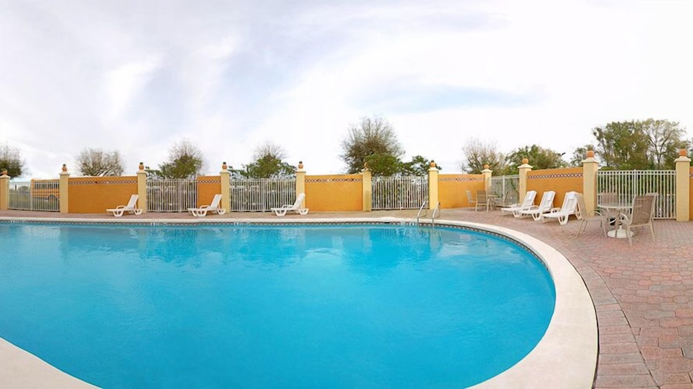 Comfort Inn & Suites Lakeland North I-4 1/40