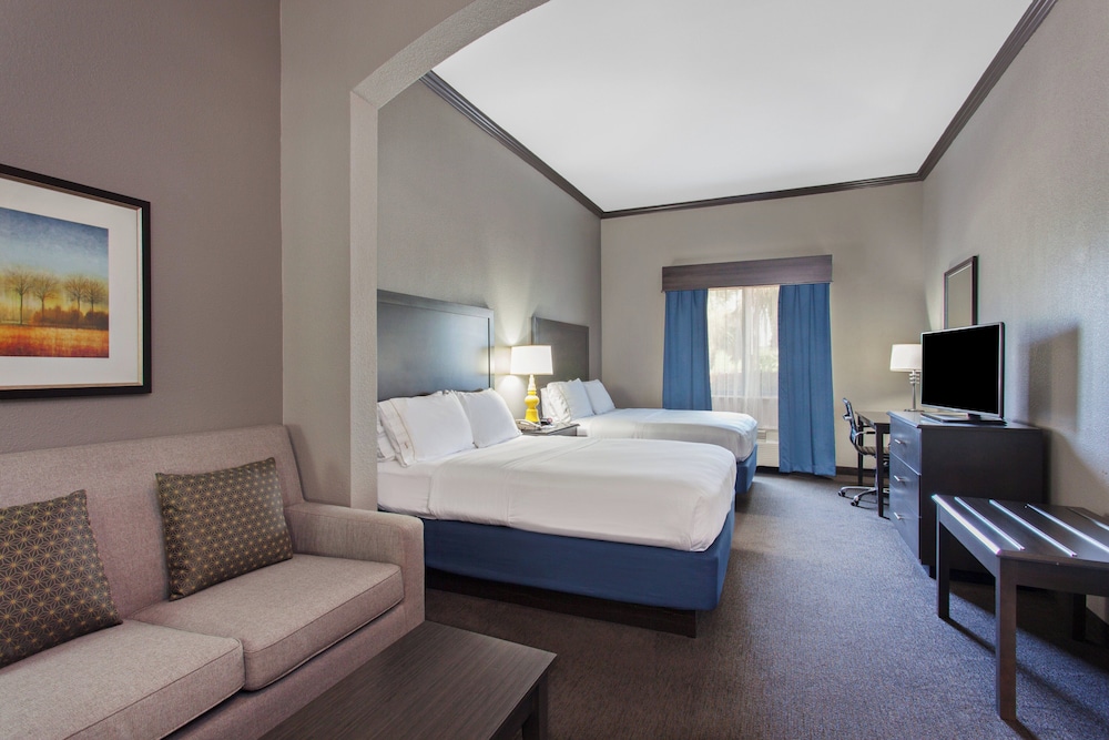 جناح بسريرين كوين، Holiday Inn Express Hotel & Suites Wharton 2/4