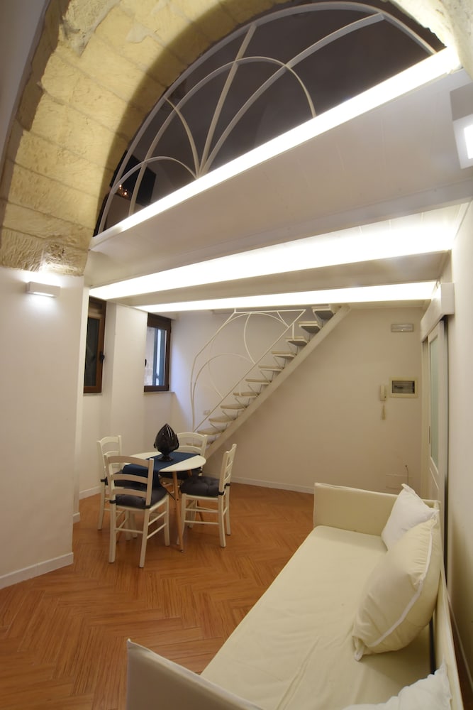 Cadelli Luxury Suite 8/48