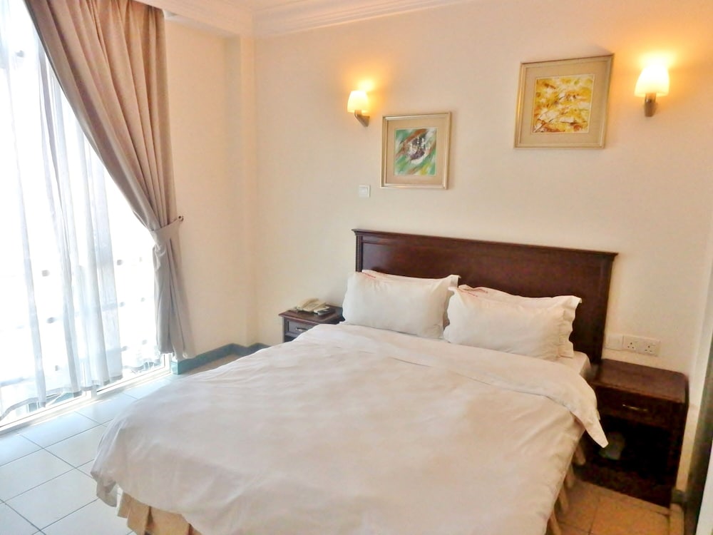 De Galleria Hotel 12/28