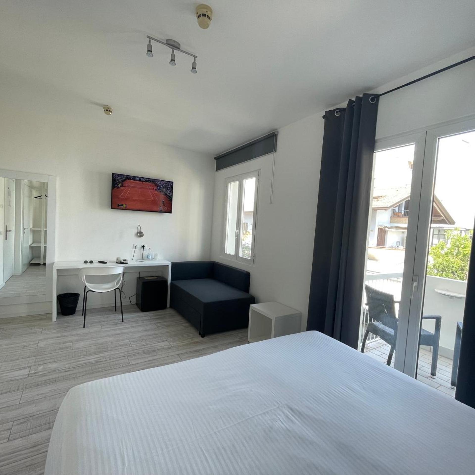SUPERIOR, DOUBLE BED