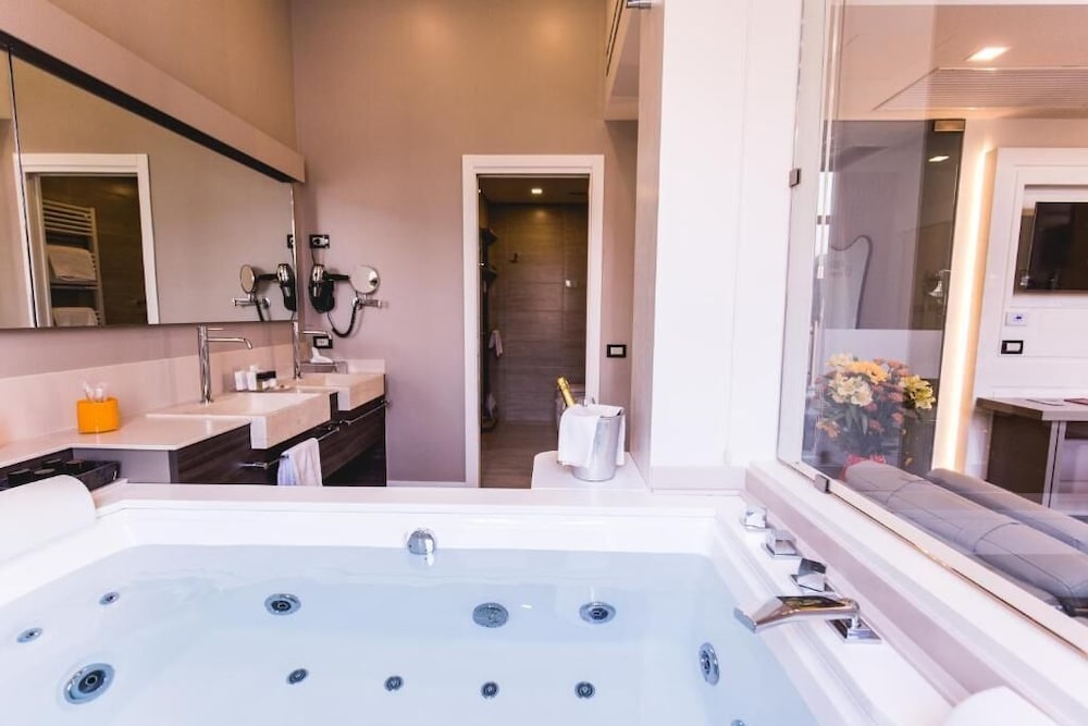 HOTEL ARABA FENICE 46/47
