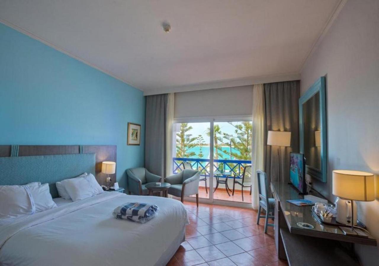 غرفة بسرير مزدوج أو سريرين منفصلين بإطلالة على البحر، M Hotels at Porto Marina 5/9
