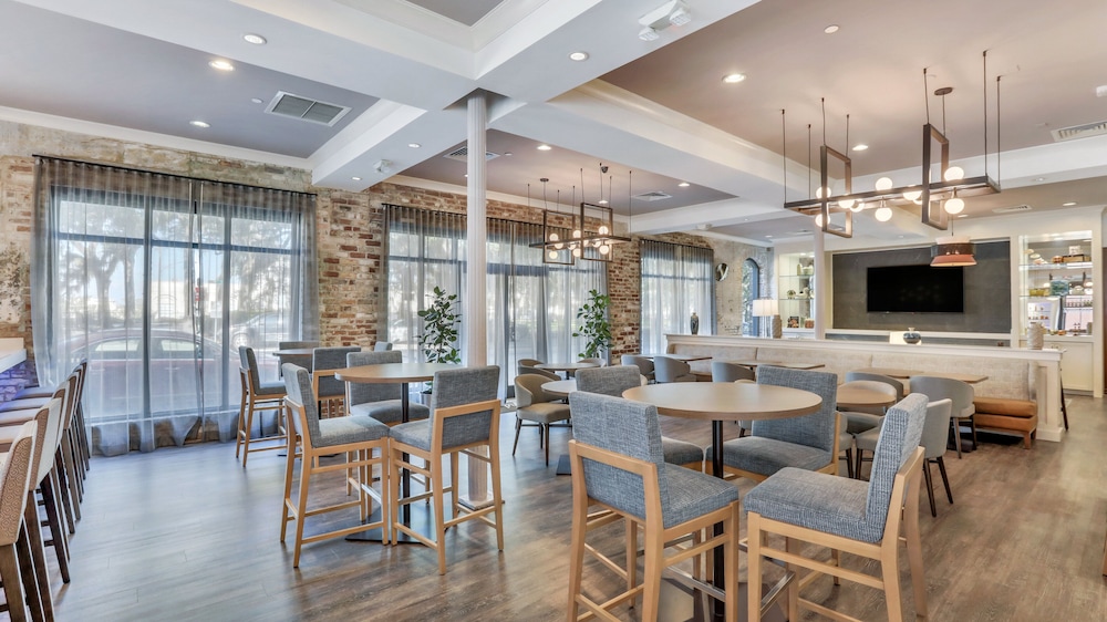 Staybridge Suites Savannah Historic District 36/52