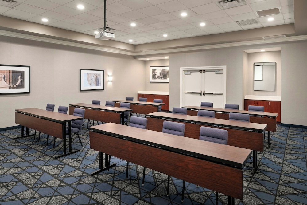 Courtyard by Marriott St. Petersburg Downtown 54/64