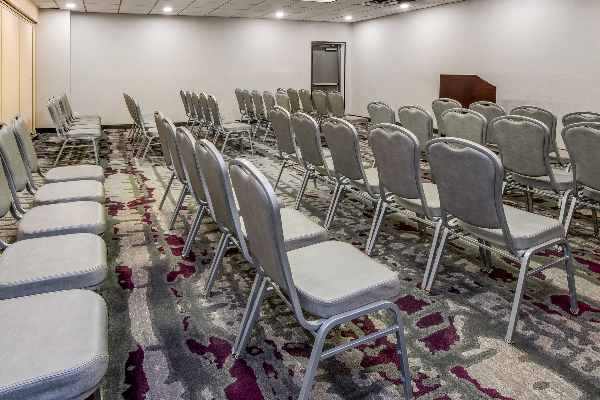 CROWNE PLAZA MILWAUKEE AIRPORT 66/81
