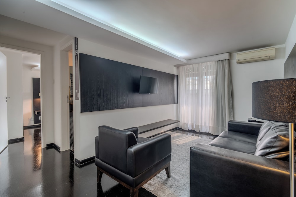 155 HOTEL 40/54