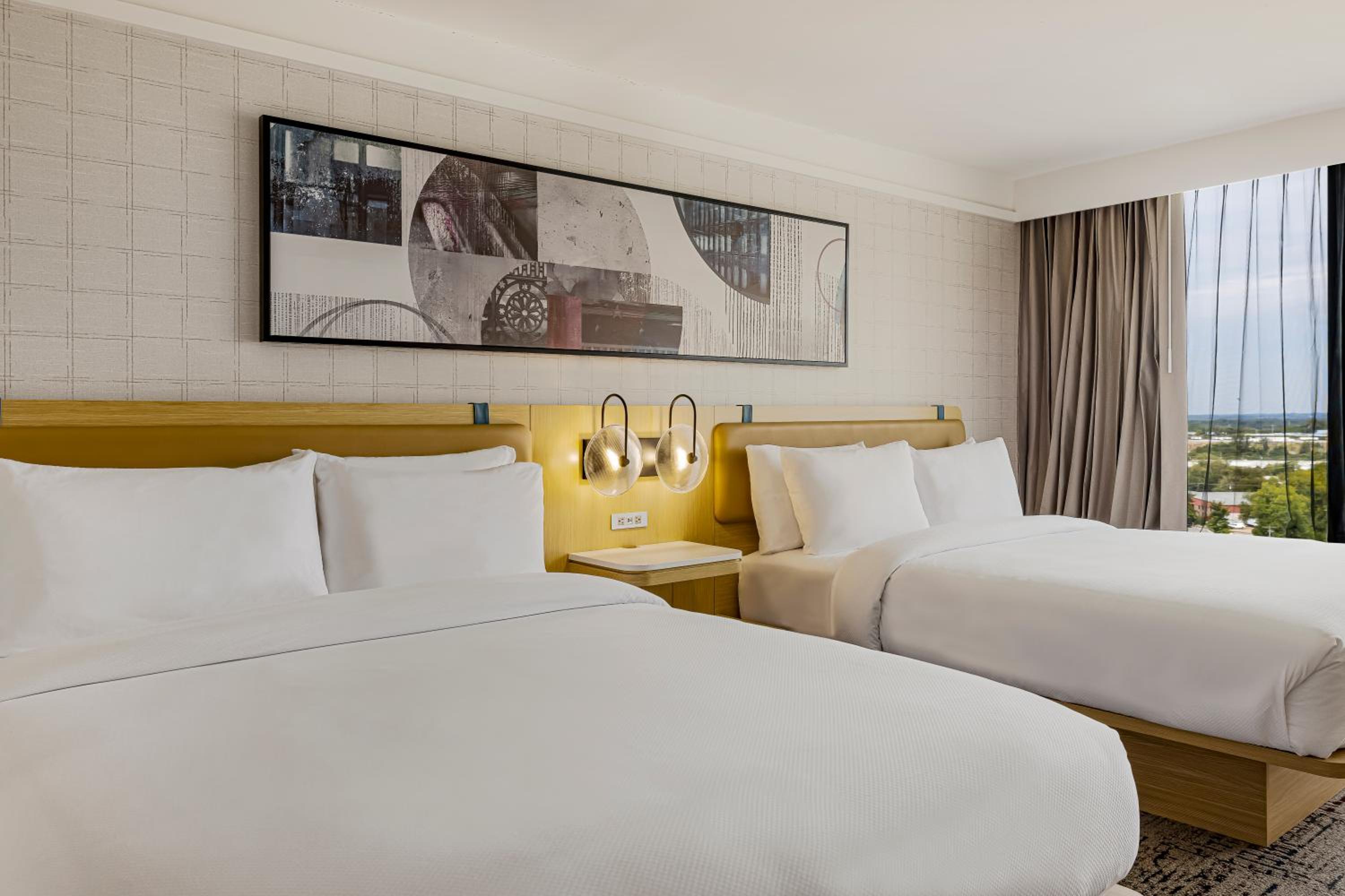 Premium, 2 Queen Beds, Skyline View