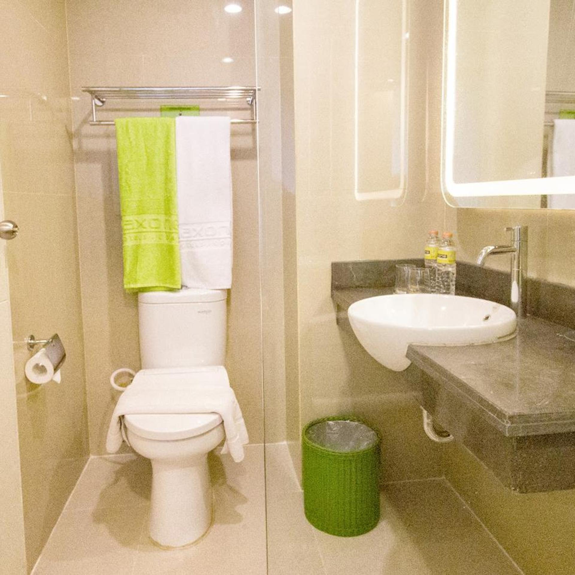 Max Happiness, King Bed, MaxOneHotels.com at Resort Makassar 7/8