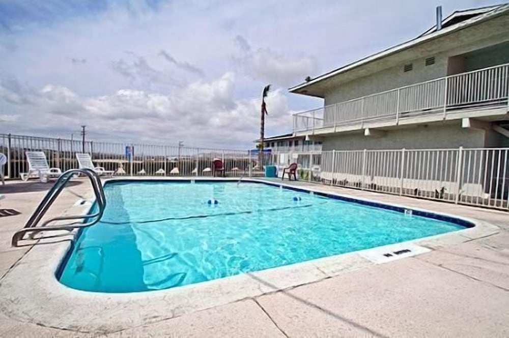 Hilltop Inn Suites 19/28