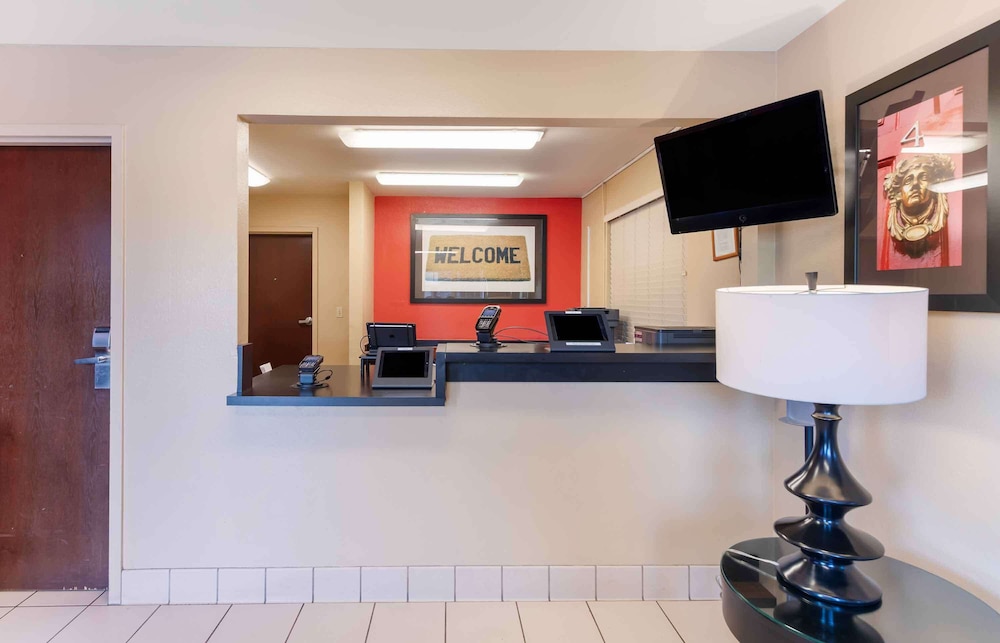 Lobby at Studio 6 Suites Fresno North CA, FRESNO - CA