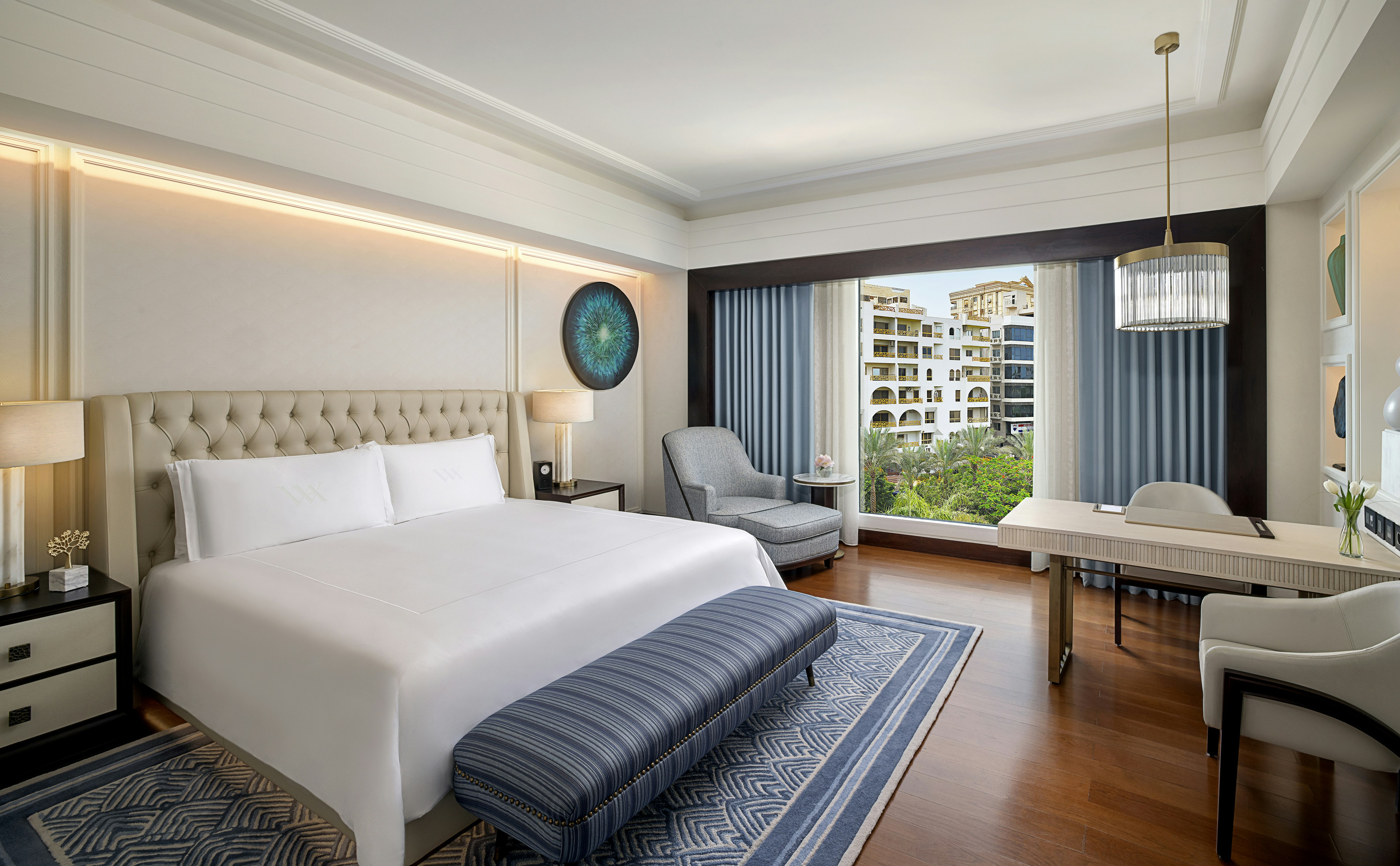 DELUXE, KING BED, ACCESSIBLE
