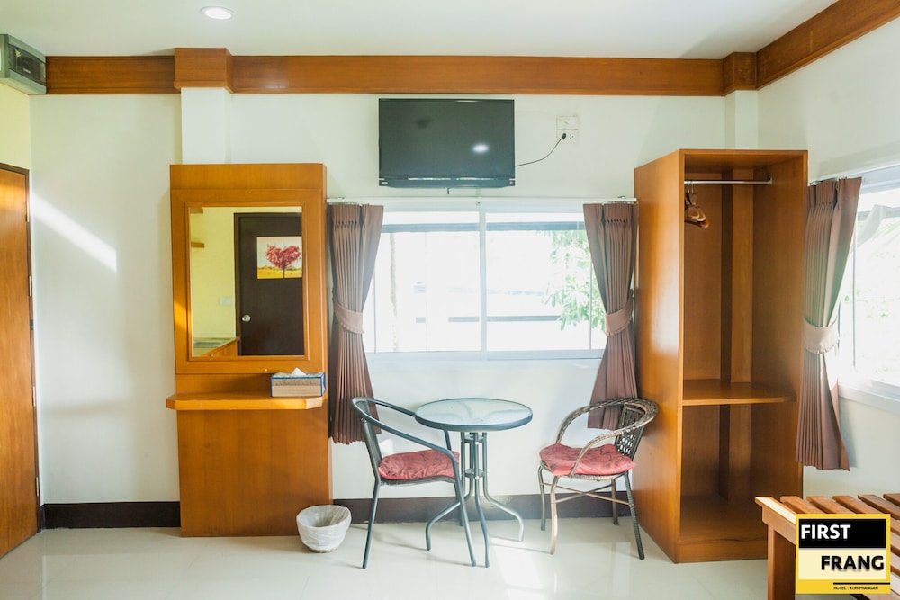 First & Frang Hotel 52/70