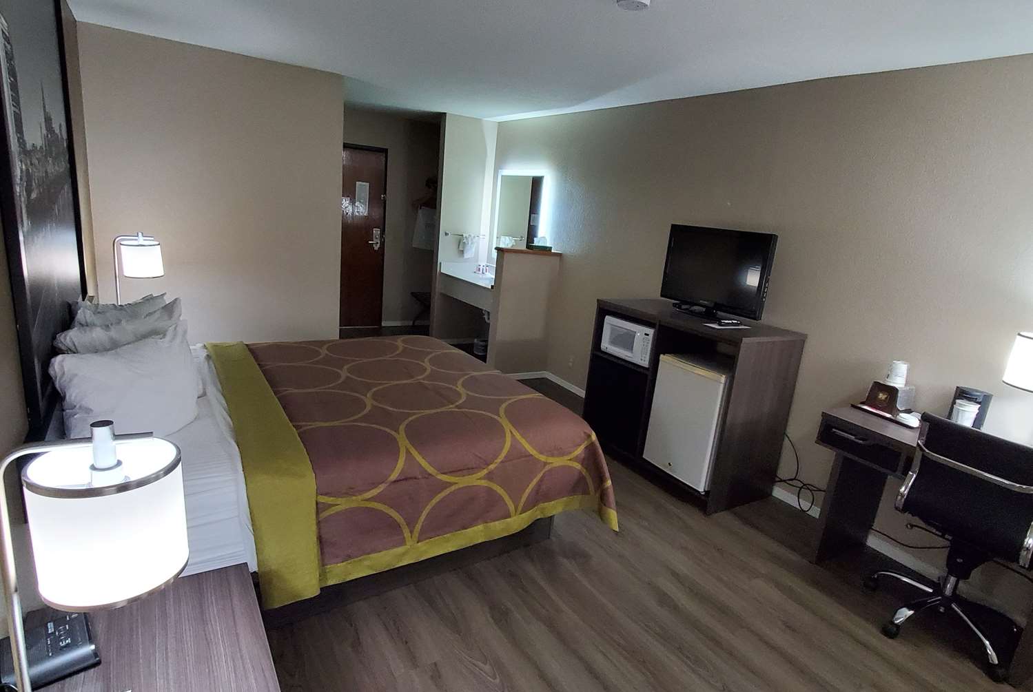 Super 8 by Wyndham Paris TN 12/31