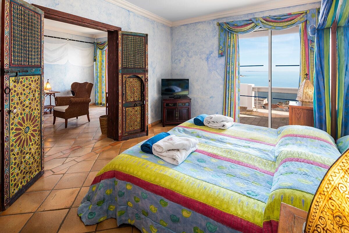 DELUXE, DOUBLE BED, SEA VIEW