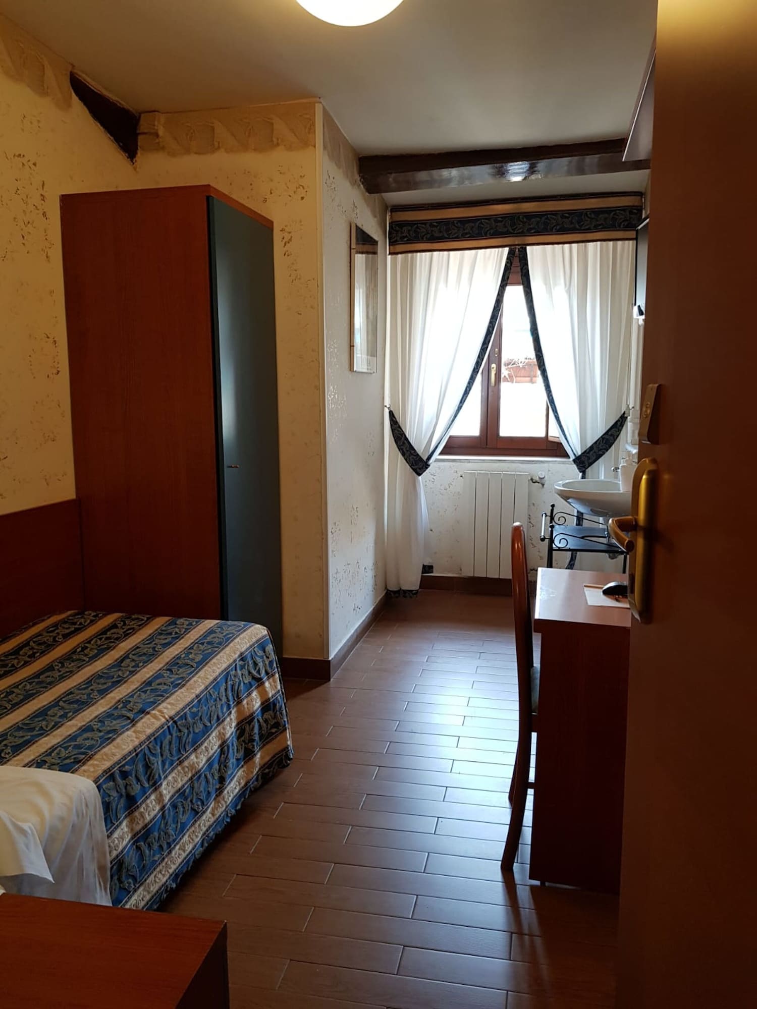 غرفة مفردة بسرير فردي، Hotel Julia 3/6