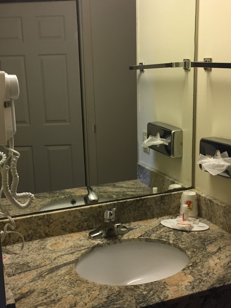 Super 8 By Wyndham Allentown 15/21