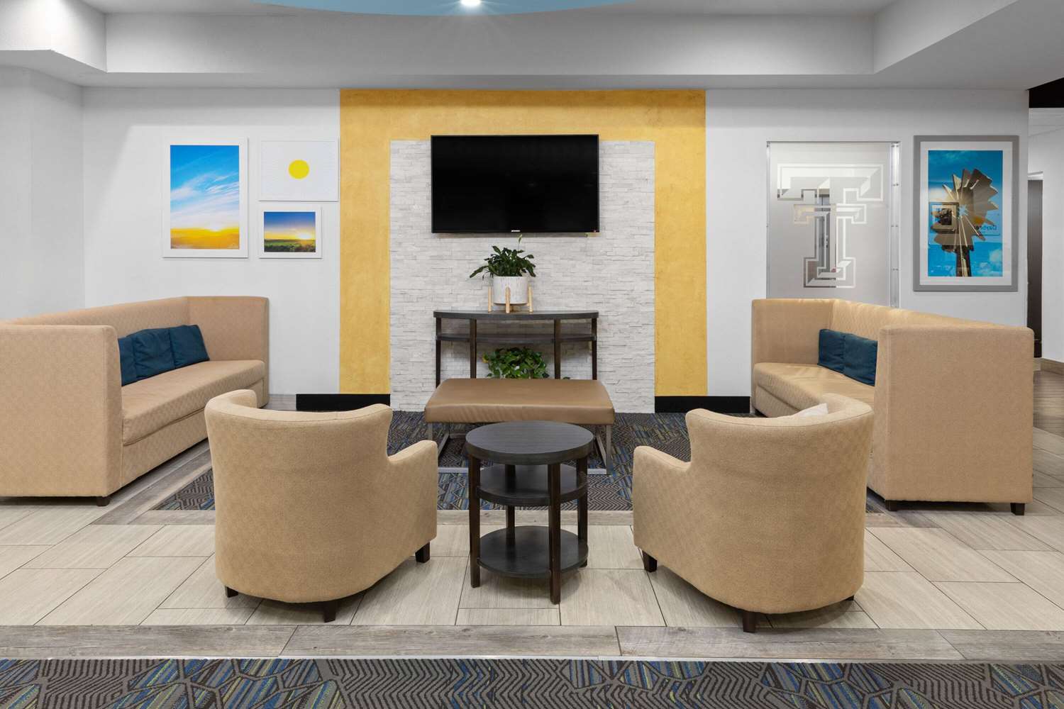 Days Inn & Suites by Wyndham Lubbock Medical Center 36/54
