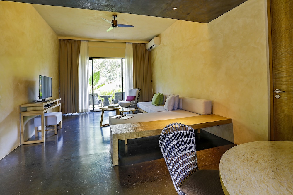 Amorita Resort 51/75