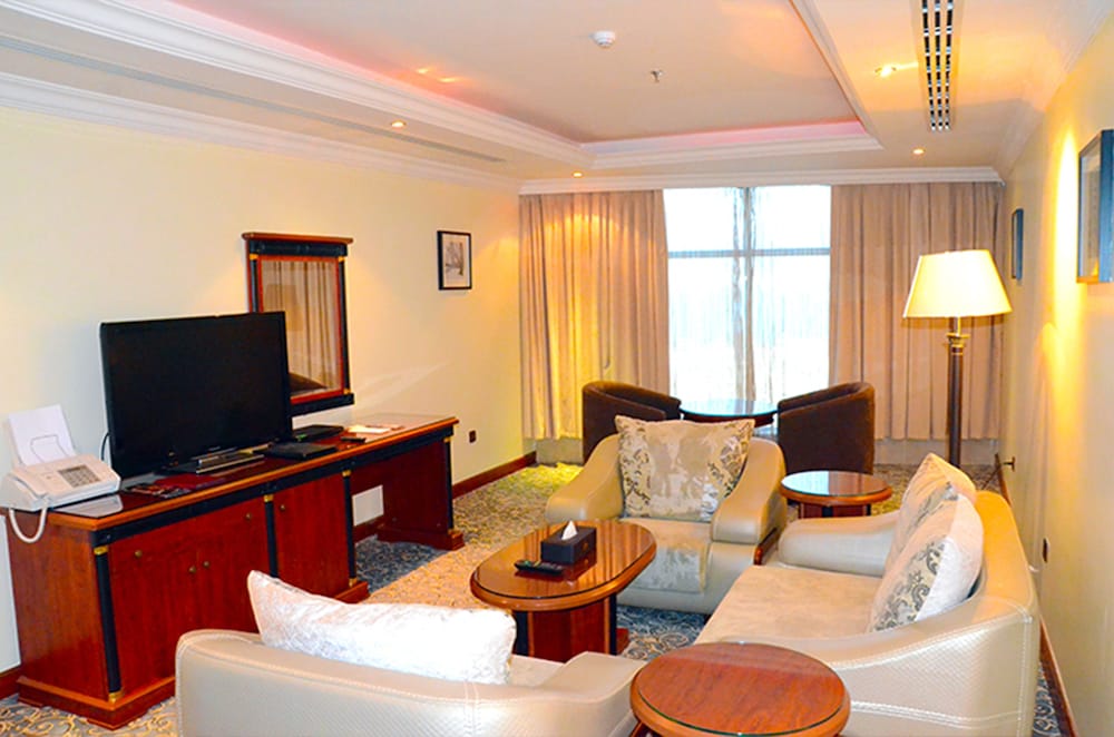 فندق كراون تاور(Crown Tower Hotel) 43/47