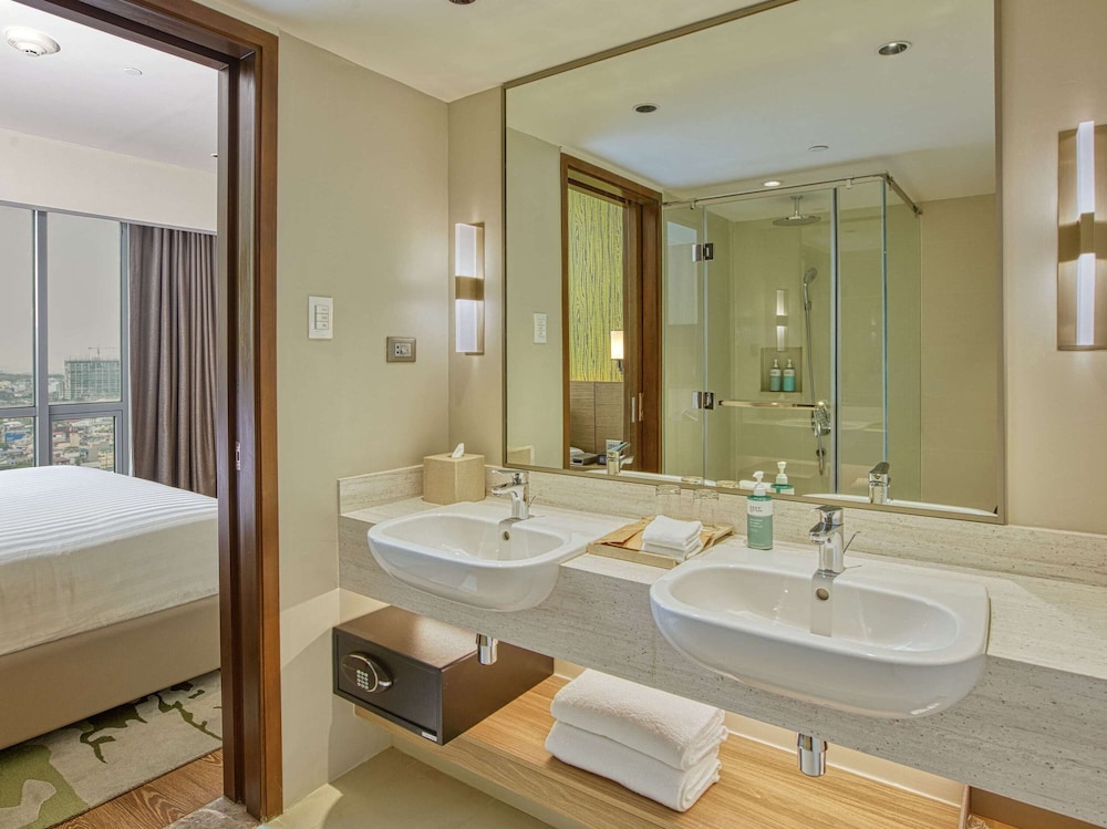Novotel Suites Manila At Acqua 50/52