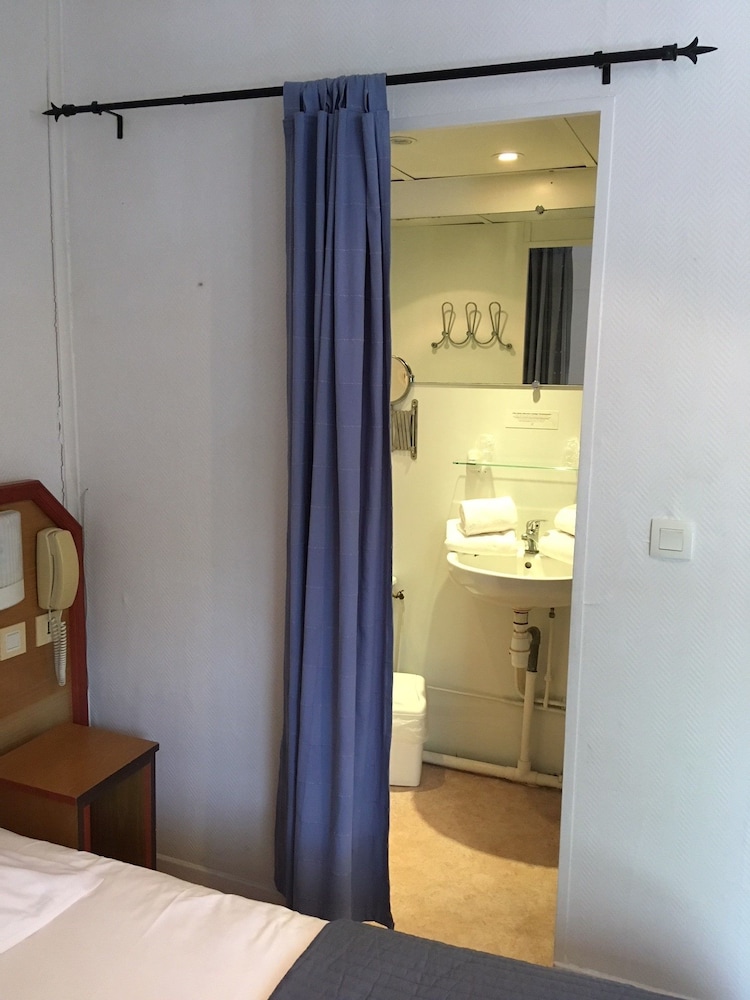 HOSTELLERIE DE LA SOURCE 33/49