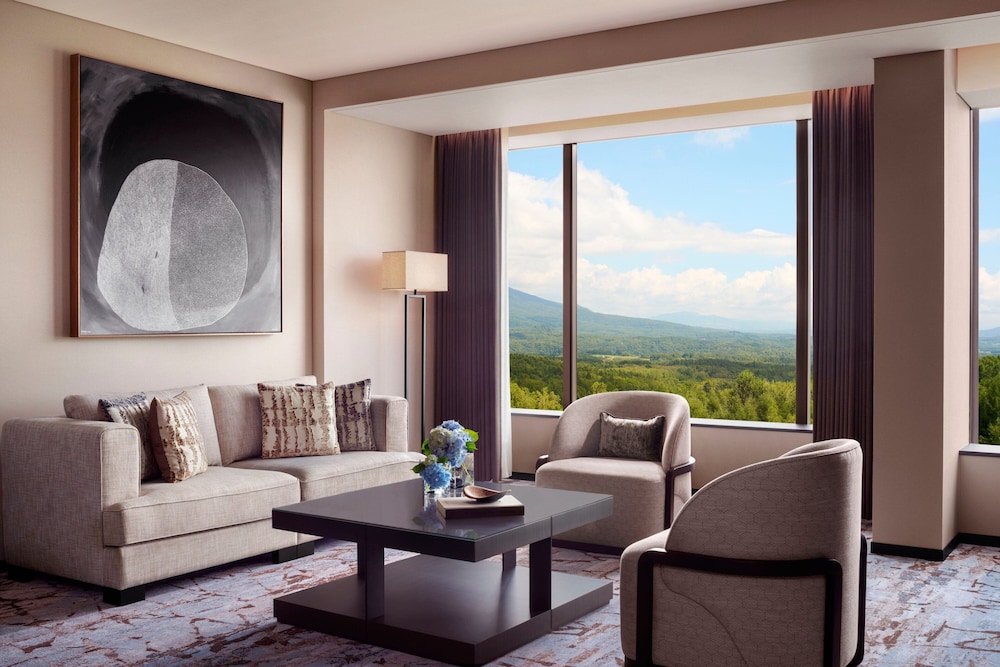 Higashiyama Niseko Village, a Ritz-Carlton Reserve 25/42