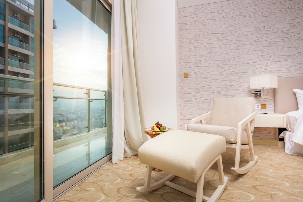 غرفة ملكية غراند بسرير كينج، DIAMOND BAY HOTEL 6/10