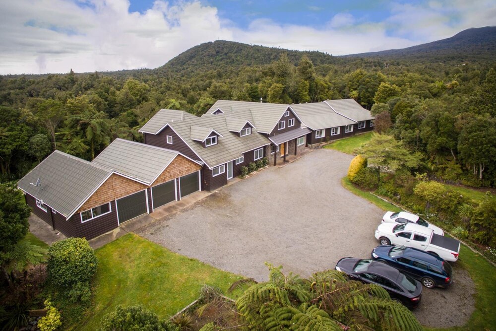 PATUHA LODGE 6/66