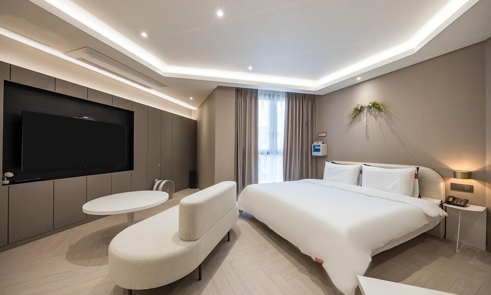 PENTHOUSE, BUILDING A