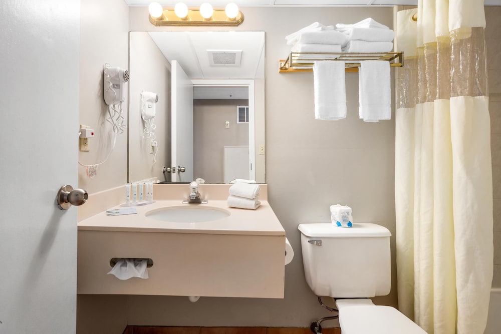 Efficiency, 2 King Beds, Ocean View، Tidelands Caribbean Hotel and Suites 2/2