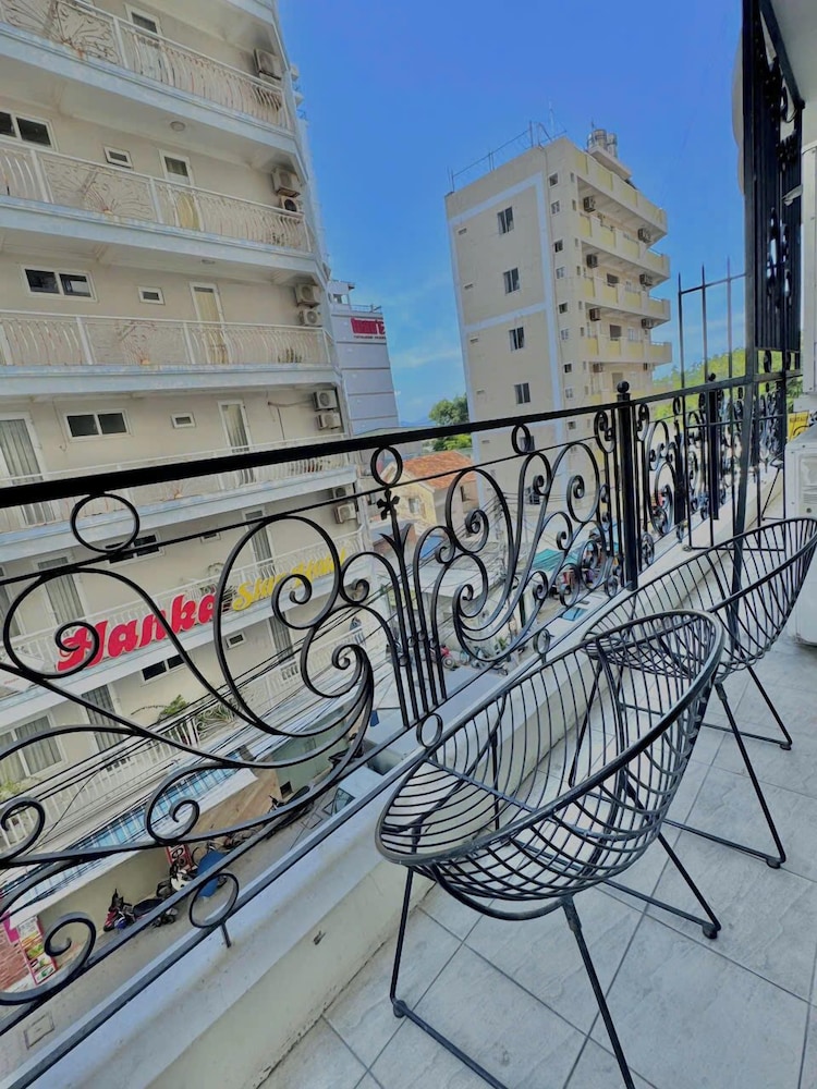 Paris Nha Trang Hotel & Apartment 2/72