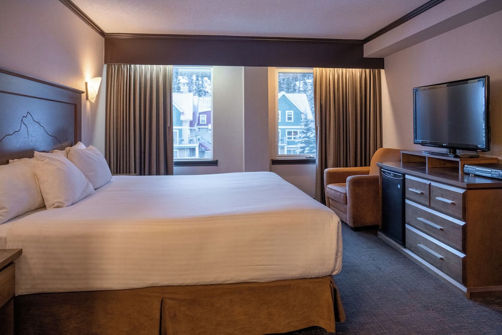 2 BEDROOMS, KING BED, QUEEN BED