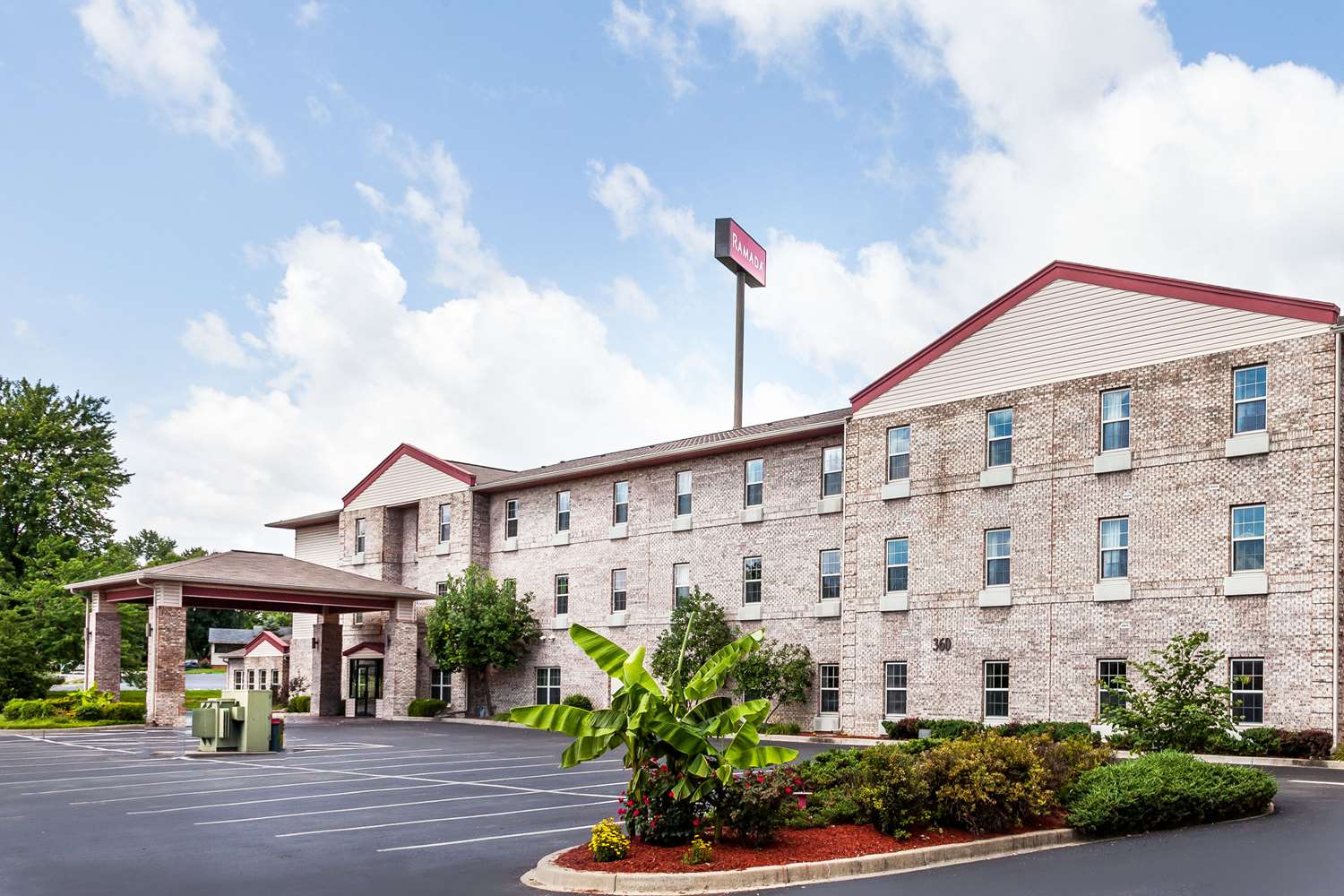 Ramada By Wyndham Sellersburg/Louisville North 2/69