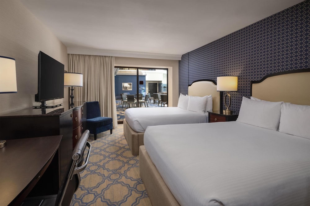 Standard, 2 Queen Beds, Pool Side