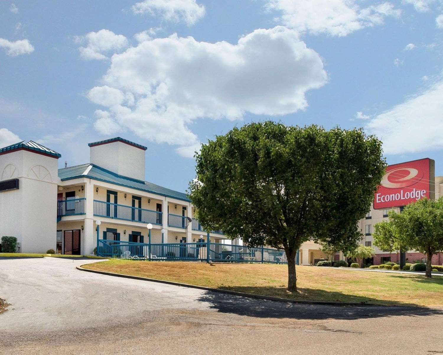 Econo Lodge Canton I-55 27/27